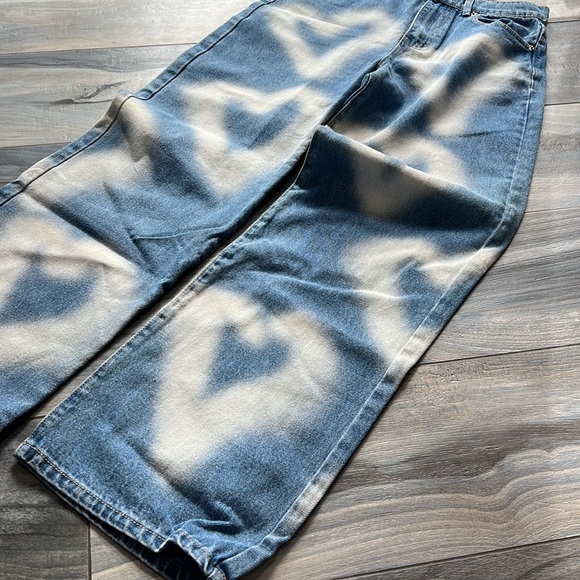 High rise wide leg jean with hearts - Picture 3 of 4